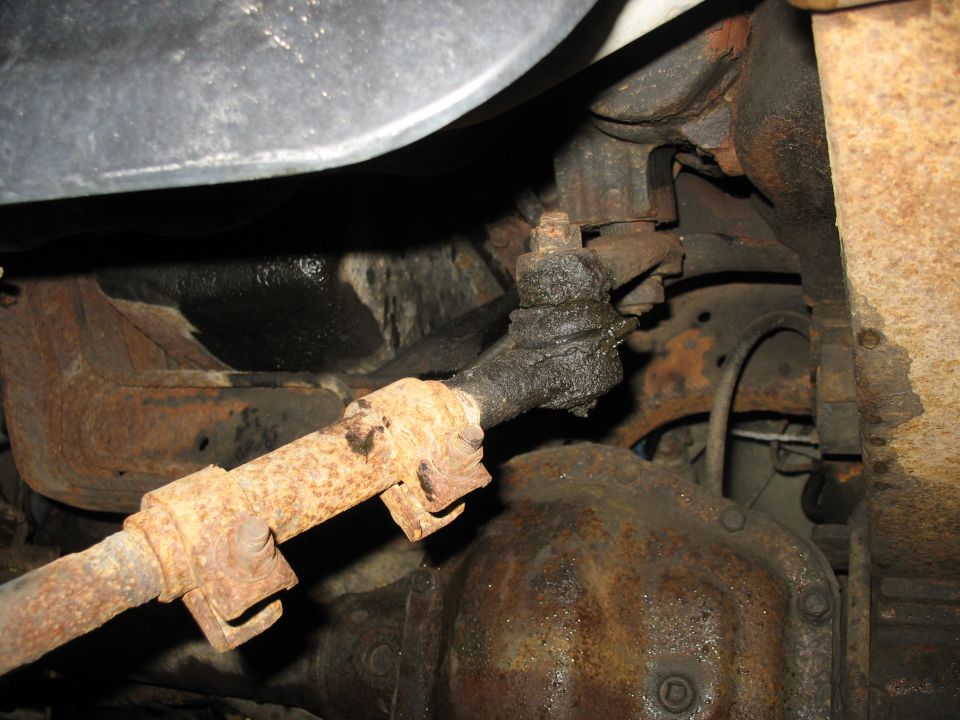 Rusty steering linkage and front axle differential