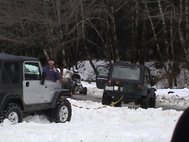 MeanGreen glady accepts to tug Inline6's Rubicon out..;-)