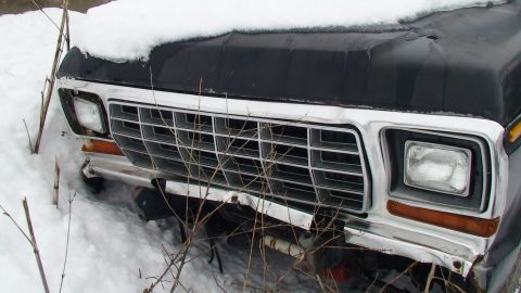 1979 Ford Bronco - Front end of a 1979 Ford Bronco with snow on the hood and grille.