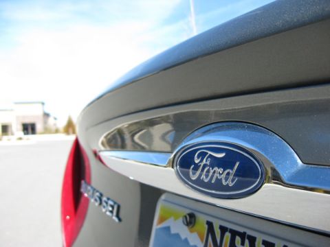 2003 Ford Taurus - Blue oval