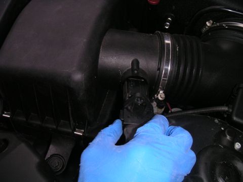 2002 BMW M3 - Disconnecting a sensor from the vehicle's air intake system.