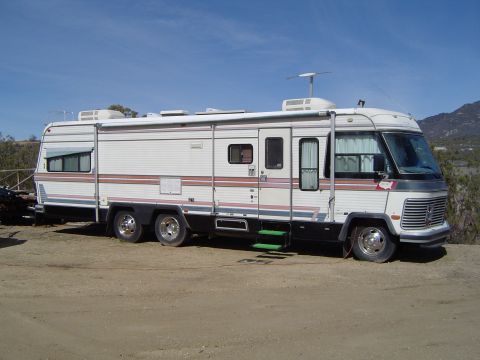 1989 Ford Bronco - Motorhome where we stayed