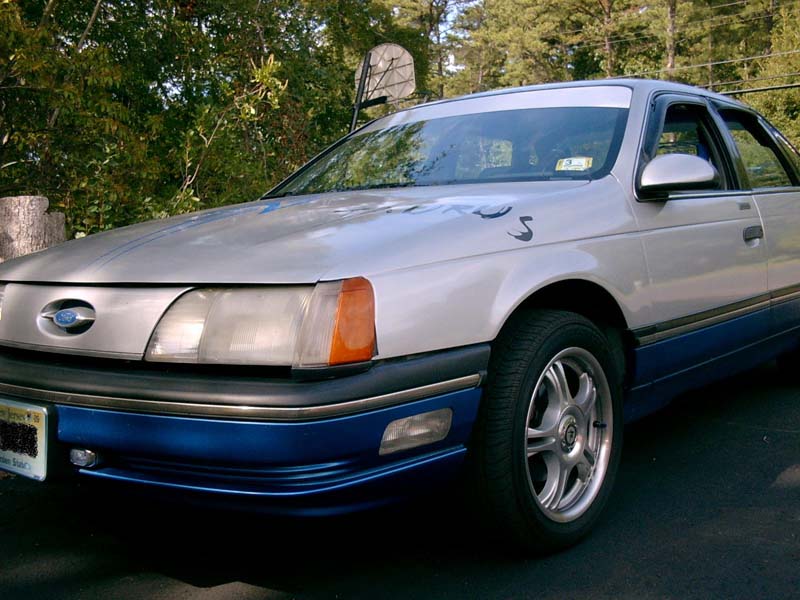 1986 Ford Taurus, silver and blue sedan, 3/4 front view