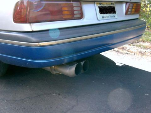 1986 Ford Taurus - Rear view of a 1986 Ford Taurus showing the bumper and dual exhaust.