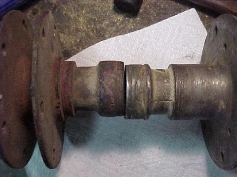 1915 Ford Model T - 1918 - 27 roller bearing hub on left, 1913 - 17 ball bearing hub on the right.
