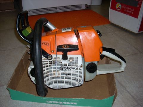 2000 Chevrolet Tahoe - Chainsaw with visible branding and model information.