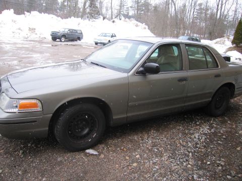 2001 Ford Crown Victoria - A gray 2001 Ford Crown Victoria is parked outside in a snowy environment.