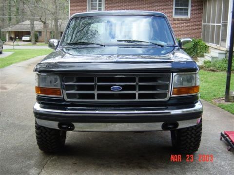1995 Ford Bronco - Here is what the front bumper looks like now.