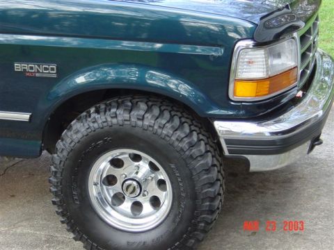 1995 Ford Bronco - This just shows the spacing needed to fit 33's with no lift. The corners of the bumper were trimmed just to be safe.
