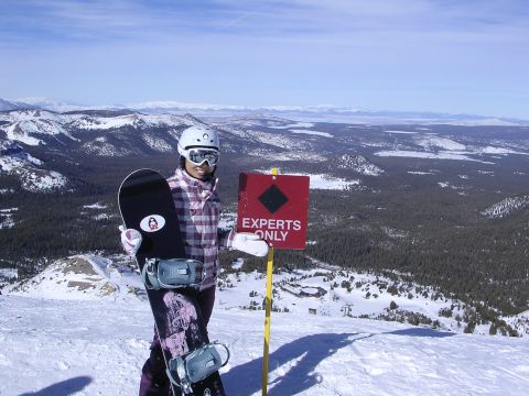 1983 Ferrari Enzo - A snowboarder stands on a snowy mountain slope next to a sign indicating expert terrain.