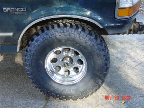 1995 Ford Bronco - The front bumper had to be removed for clearence.