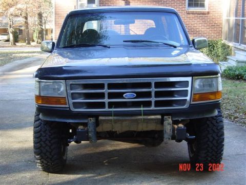 1995 Ford Bronco - Looks kind of mean with no bumper.