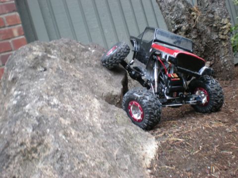 1993 Ford Bronco - RC rock crawler navigating a challenging rocky terrain.