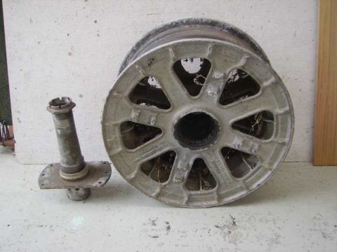 1969 Lincoln Continental - An aluminum wheel and its corresponding hub assembly are shown, likely for a vintage vehicle.