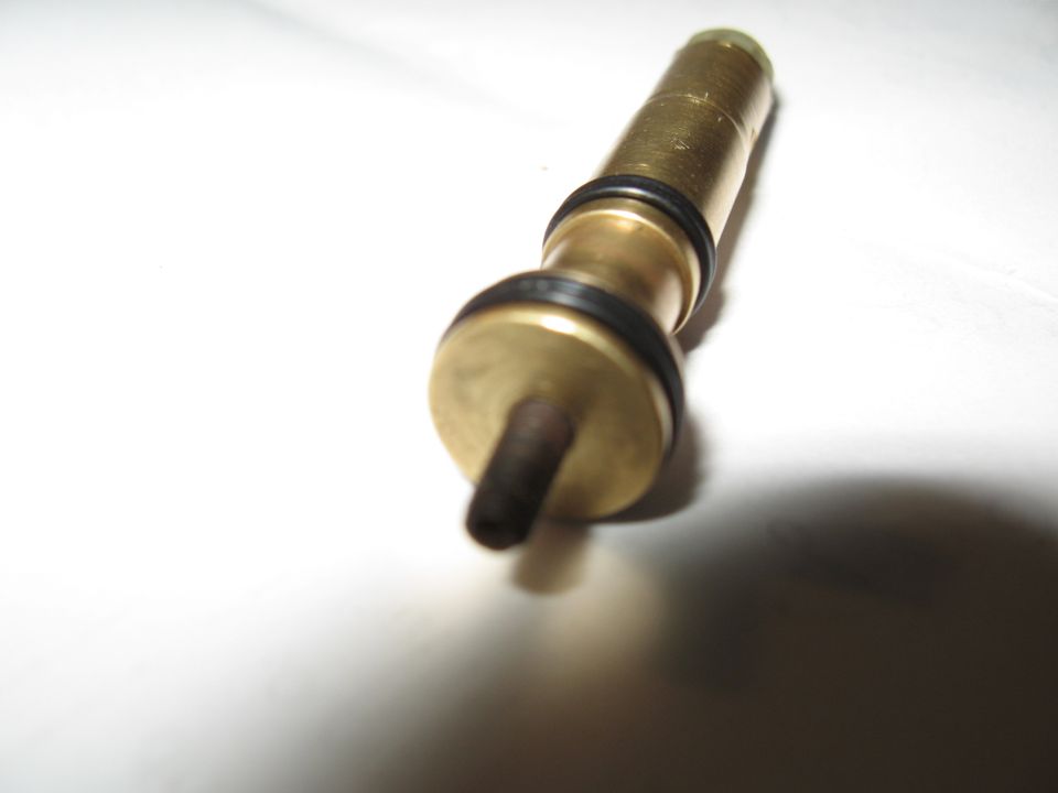 Brass proportioning valve with black O-rings