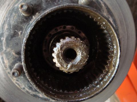 1996 Ford Bronco - This image shows the internal splines of a wheel hub, likely for a vehicle's drivetrain.