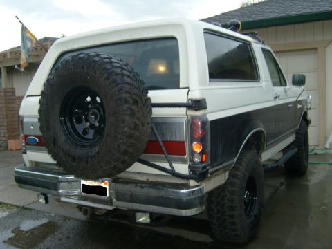 1989 Ford Bronco - This Ford Bronco has a spare tire mounted externally on the rear door.