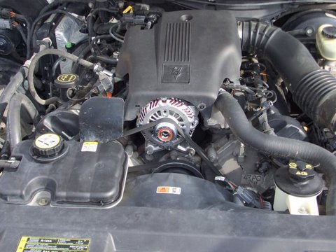 2004 Ford Crown Victoria photo