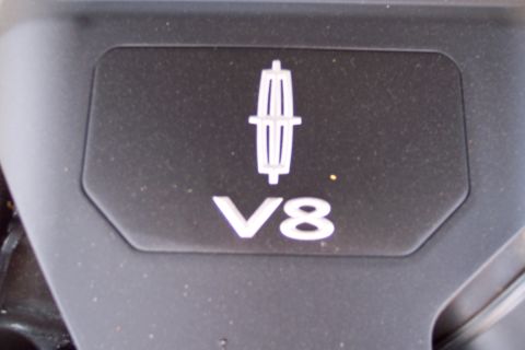 2001 Ford Crown Victoria - The engine cover displays the Lincoln emblem and 'V8' designation.