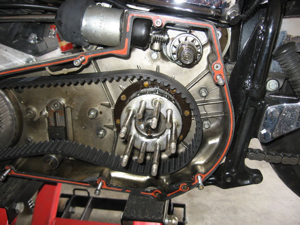 pics of installing a Revtech 5 spd in a 4 spd case with kicker into Shovelhead