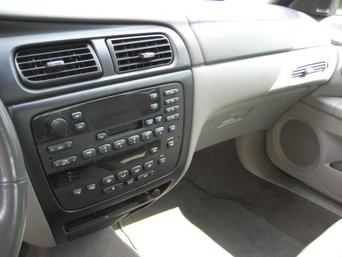 2001 Ford Taurus photo