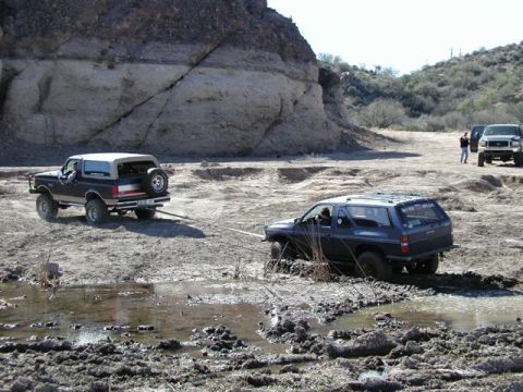1993 Ford Bronco - Pullin him out...