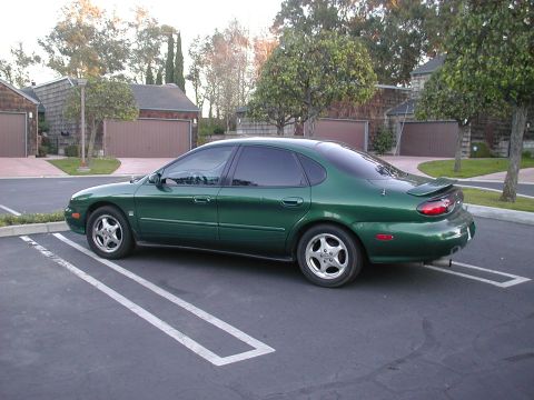 1999 Ford Taurus - Still chillin....