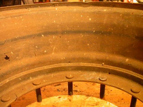 1990 Ford Bronco - Here you can see the lower lip of the inner rim, which is where the new wheel center will be seated.