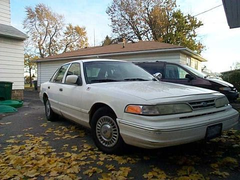 1995 Ford Crown Victoria - front view