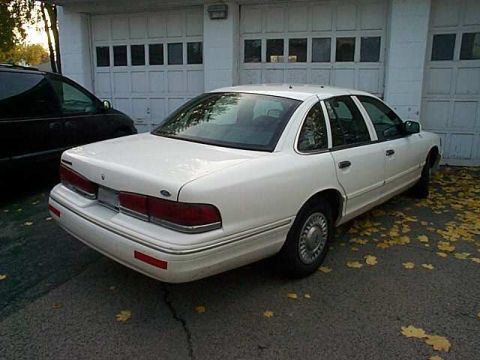 1995 Ford Crown Victoria - another view of passenger side