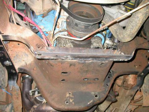 1990 Ford Bronco - Lower brace welded in. Boy I suck at out of position welding.