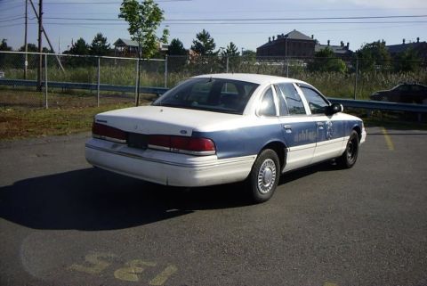 1995 Ford Crown Victoria - one of the pics i saw when bidding on the car