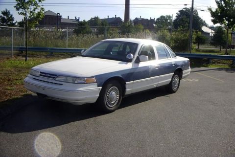 1995 Ford Crown Victoria - the other side