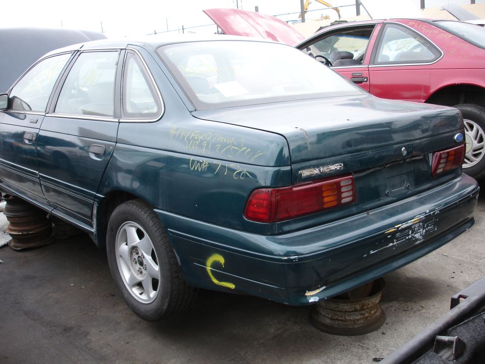 Green 1993 Ford Taurus sedan, rear view
