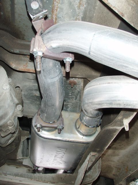 1992 Ford Bronco - 3" Dual-In / Dual-Out Dynomax muffler. ...as you can see, no y-pipe and no cats either.