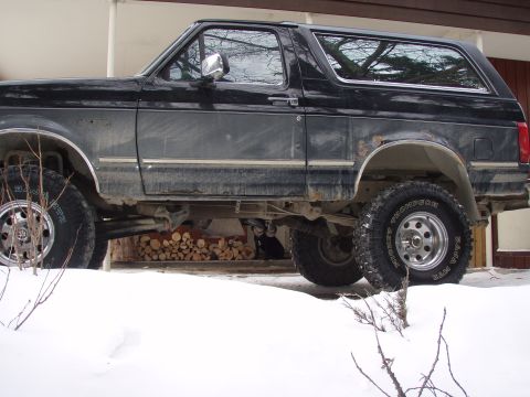 1992 Ford Bronco - Another clearance shot of the exhaust tips nicely tucked under there.