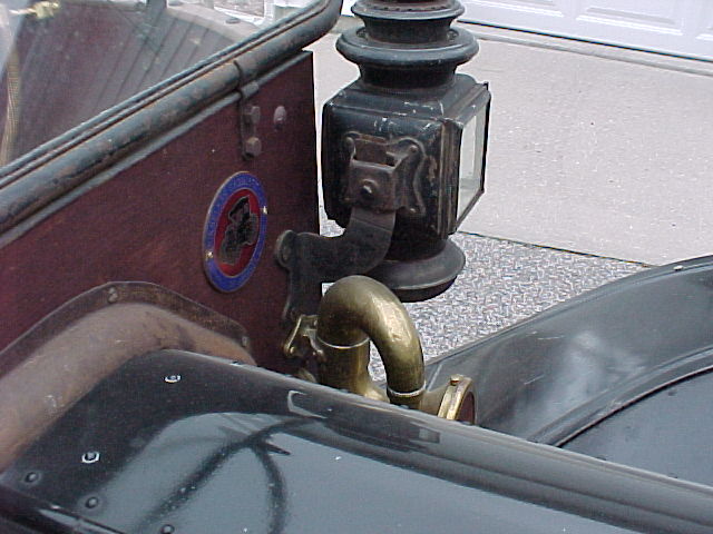 Notice how close the horn bracket is to the lamp bracket. They almost touch.
