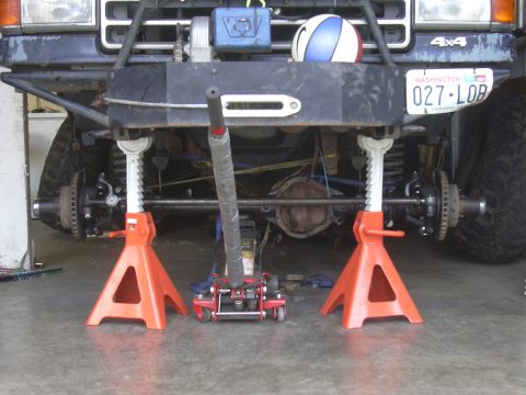 1991 Ford Bronco - tie rod in, I am using ratchet straps to hold the axle in place under the truck so it can sit on the tires and stay in the correct place to…