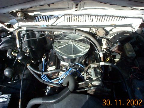 1985 Ford Bronco - Engine bay view showing the air cleaner, carburetor, and wiring.