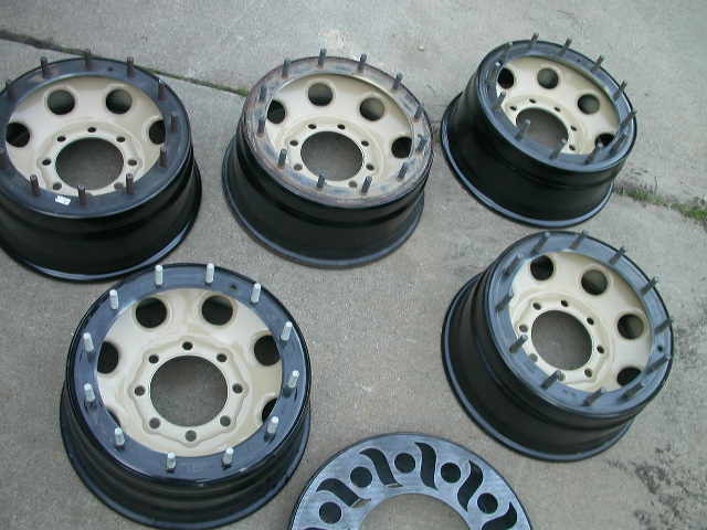Painted the wheel centers.  The color is Dupli-Color "Buckskin".