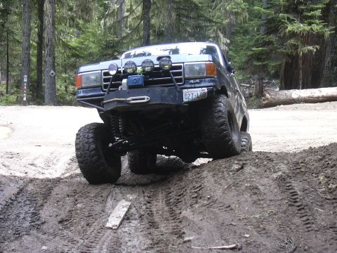 1991 Ford Bronco - getting in to some snow