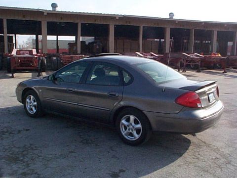 2003 Ford Taurus photo
