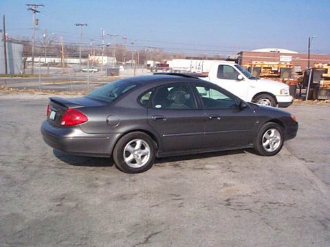 2003 Ford Taurus photo