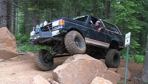 1991 Ford Bronco - Big rock at the top of the 1st part of Firebreak 5