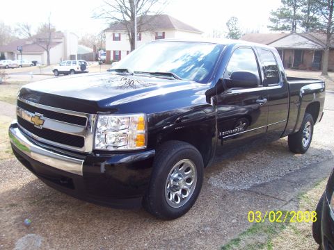 2008 Chevrolet Silverado 1500 - Front 3/4 view of a black 2008 Chevrolet Silverado 1500 pickup truck.