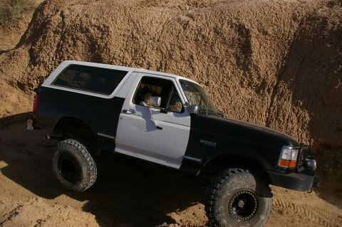 1986 Ford Bronco - This Ford Bronco appears to be from the early to mid-1990s, not 1986.