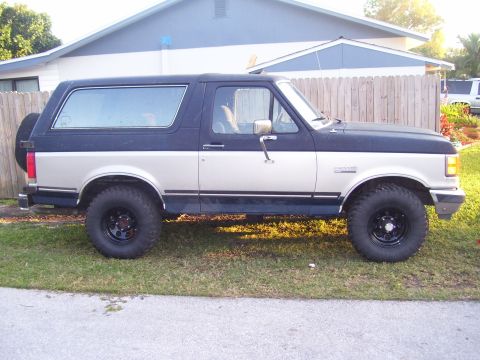 1989 Ford Bronco - How he sits presently.