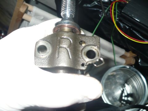 1996 Ford Mustang - RH (passenger) tensioner, using paperclip to try and slip in the slot