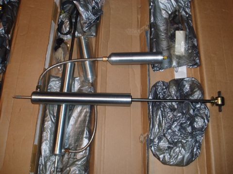 1980 Ford Bronco - Pro Comp 12" travel resevor shocks
