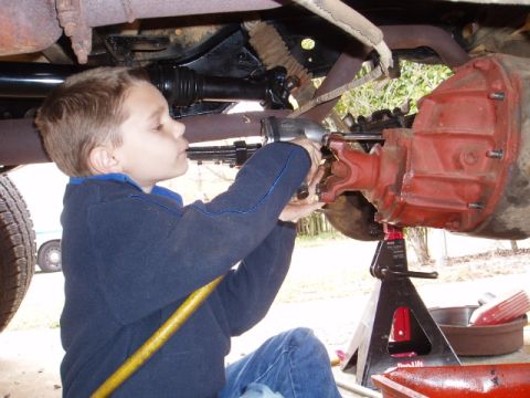 1980 Ford Bronco - For all those that think installing gears/locker is over there head, he just turned 7!!
